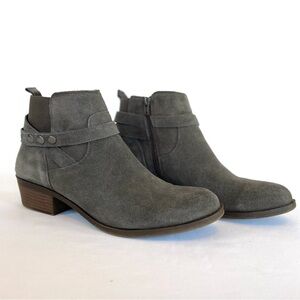 Kensie Gemmella Dark Grey Suede Studded Moto Ankle Booties Size 9.5M KS213405
